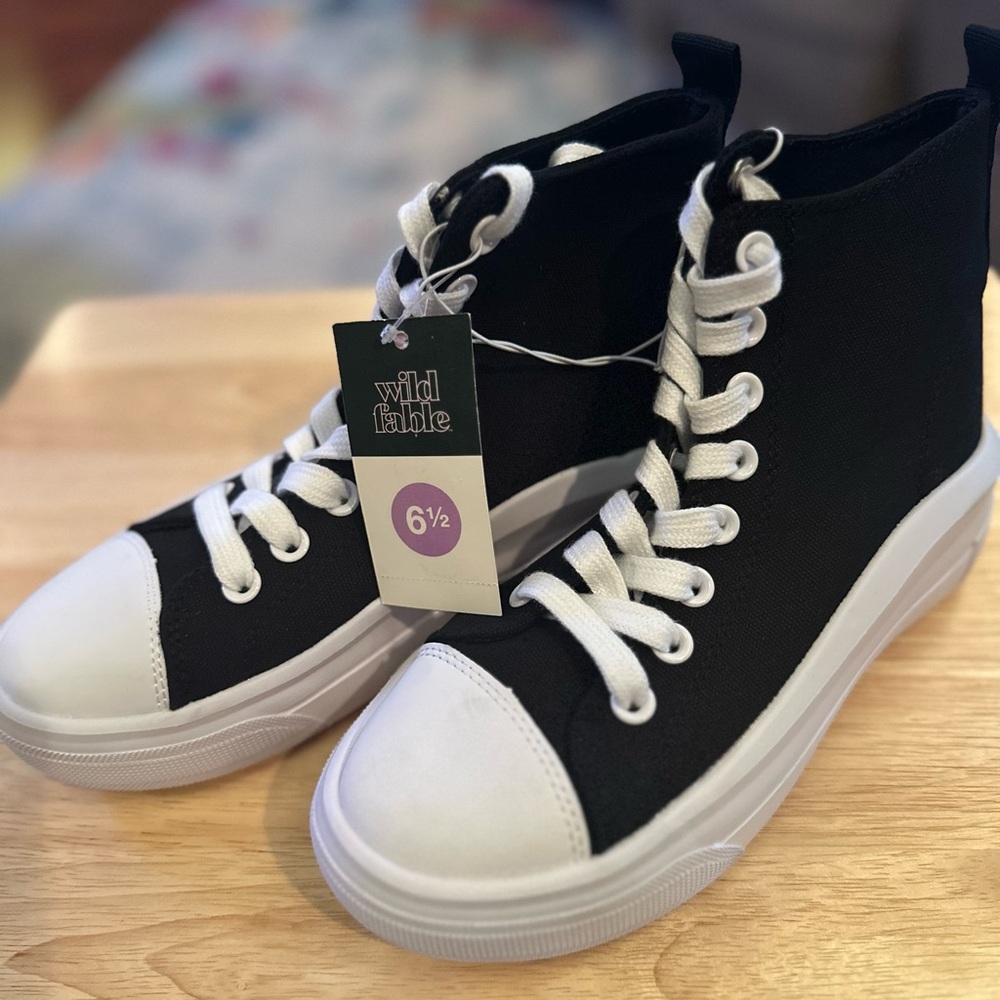 Wild Fable Black & White High Top Sneakers – Size 6.5 – NWT